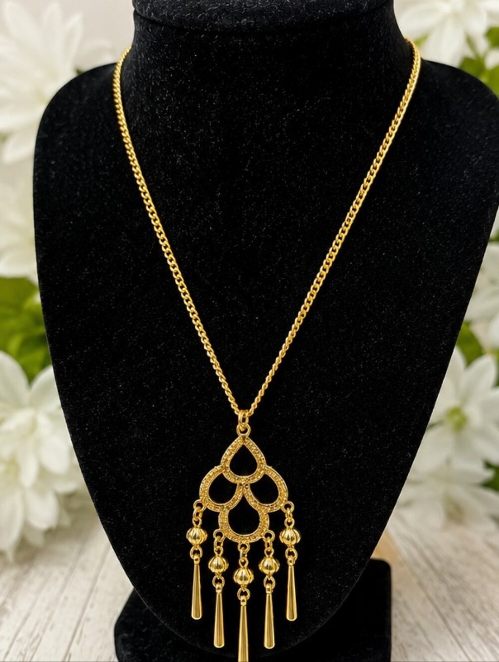 Vintage Y2K Gold Tone Chandelier Pendant Necklace 20" Chain Dangle Statement Nec